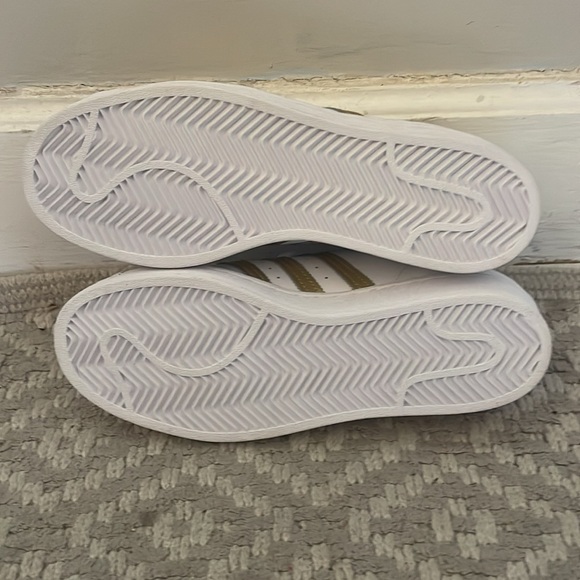 Adidas Superstar womens 7 white/gold hh - Picture 4 of 4